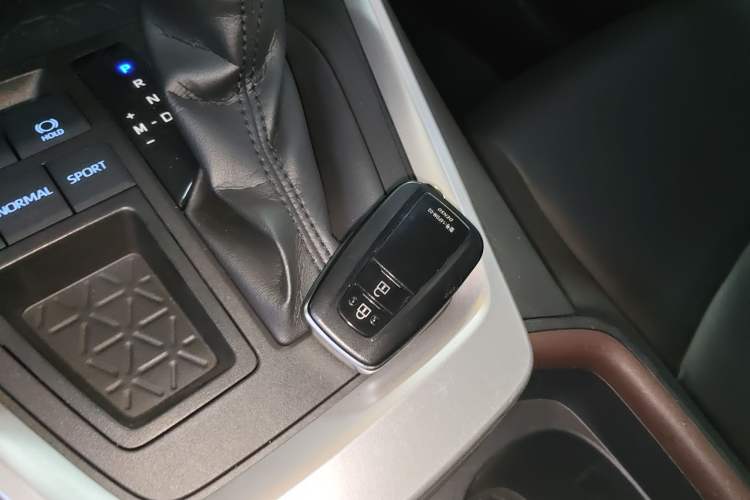 Used Toyota RAV4 2020 2.0L CVT Two-Wheel Drive Fashion PLUS Edition Vehicle Key
