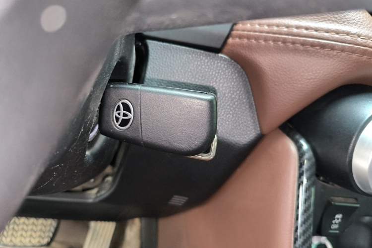 Used Toyota RAV4 2020 2.0L CVT Two-Wheel Drive Urban Edition Vehicle Key