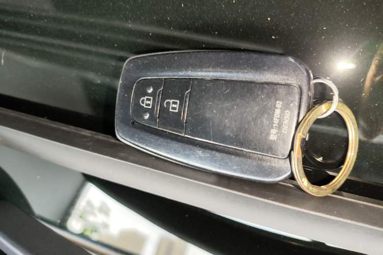 Used Toyota RAV4 2020 2.0L CVT Two-Wheel Drive Fashion Edition Vehicle Key