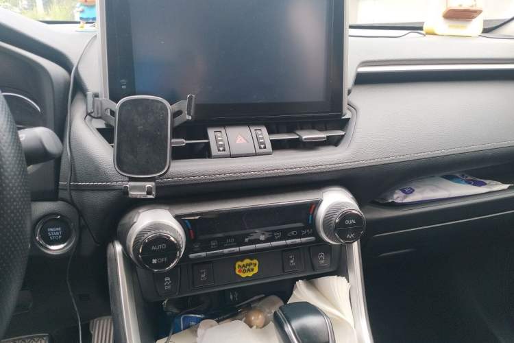 Used Toyota RAV4 2021 2.0L CVT Two-Wheel Drive Fashion PLUS Edition Audio And AC Panel