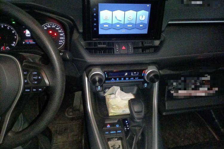 Used Toyota RAV4 2021 2.0L CVT Two-Wheel Drive Urban Edition Audio And AC Panel