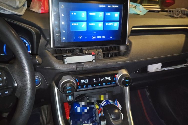 Used Toyota RAV4 2021 Dual-Engine 2.5L E-CVT Two-Wheel Drive Elite Edition Audio And AC Panel