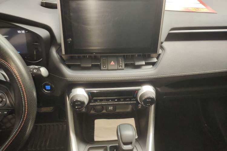 Used Toyota RAV4 2021 2.0L CVT Two-Wheel Drive Fashion Edition Audio And AC Panel
