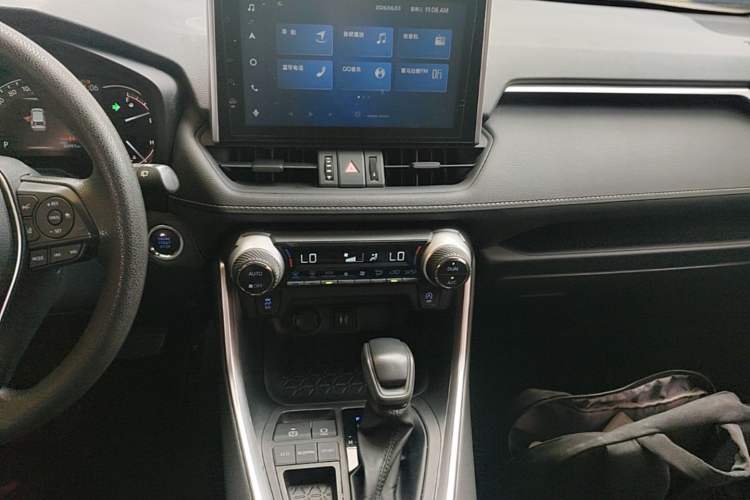 Used Toyota RAV4 2021 2.0L CVT Two-Wheel Drive Fashion Edition Audio And AC Panel