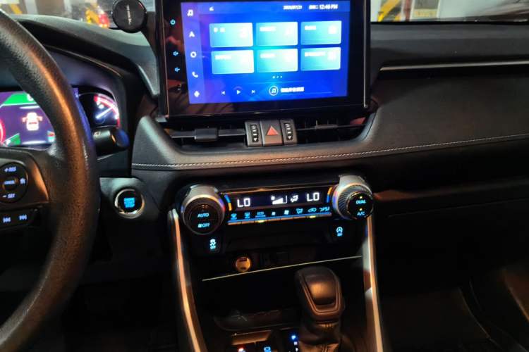 Used Toyota RAV4 2021 2.0L CVT 4x4 Trend Edition Audio And AC Panel