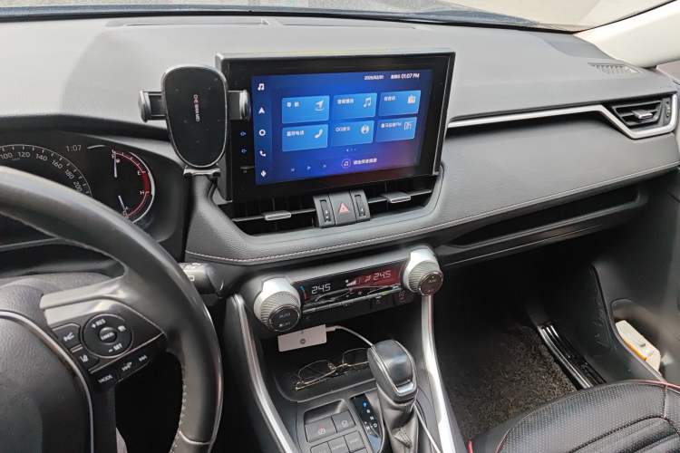 Used Toyota RAV4 2021 2.0L CVT Two-Wheel Drive Fashion Edition Audio And AC Panel