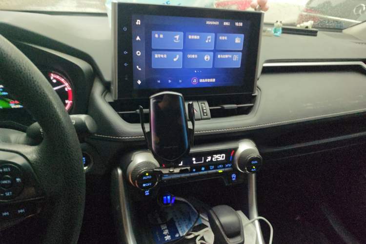 Used Toyota RAV4 2021 2.0L CVT Two-Wheel Drive Fashion Edition Audio And AC Panel