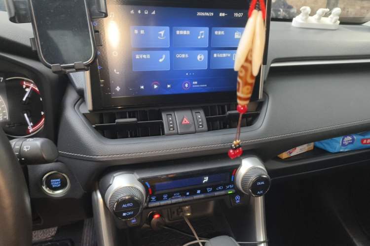 Used Toyota RAV4 2021 2.0L CVT Two-Wheel Drive Fashion Edition Audio And AC Panel