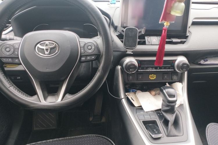 Used Toyota RAV4 2021 2.0L CVT Two-Wheel Drive Fashion PLUS Edition Center Console