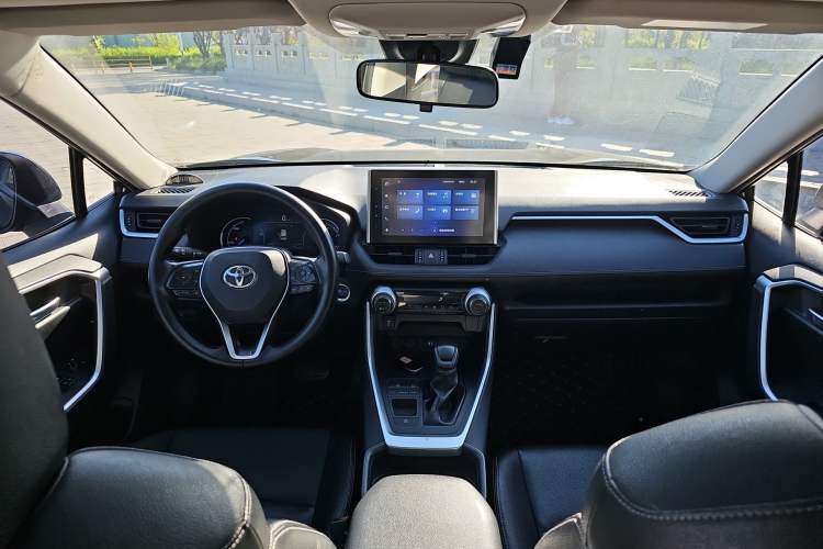 Used Toyota RAV4 2021 Revised Version Dual-Motor Hybrid 2.5L E-CVT Two-Wheel Drive Elite Edition Center Console