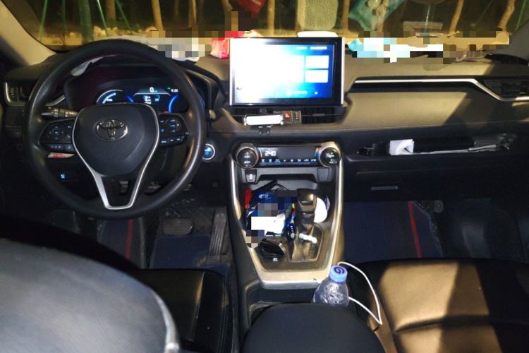 Used Toyota RAV4 2021 Dual-Engine 2.5L E-CVT Two-Wheel Drive Elite Edition Center Console