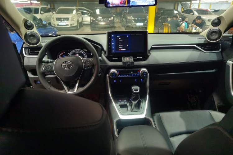 Used Toyota RAV4 2021 2.0L CVT Two-Wheel Drive Fashion PLUS Edition Center Console