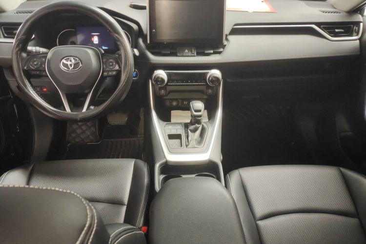 Used Toyota RAV4 2021 2.0L CVT Two-Wheel Drive Fashion Edition Center Console