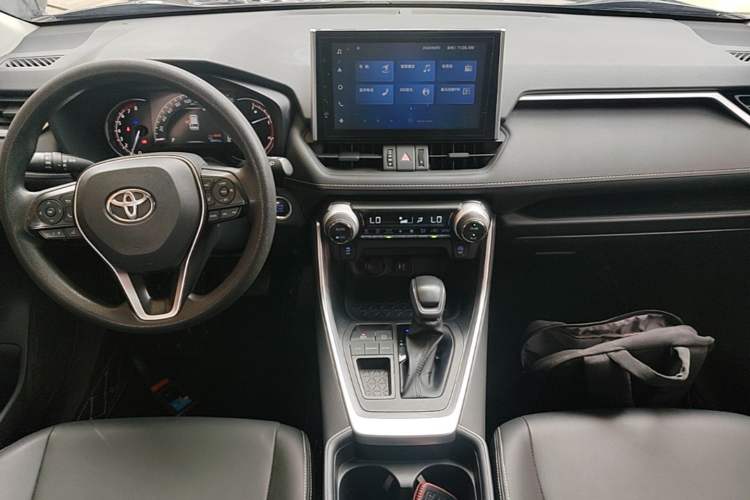 Used Toyota RAV4 2021 2.0L CVT Two-Wheel Drive Fashion Edition Center Console