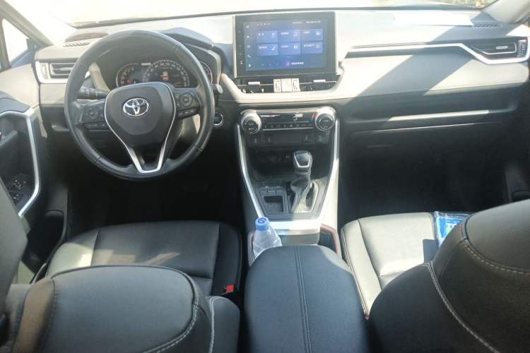Used Toyota RAV4 2021 2.0L CVT Two-Wheel Drive Fashion PLUS Edition Center Console