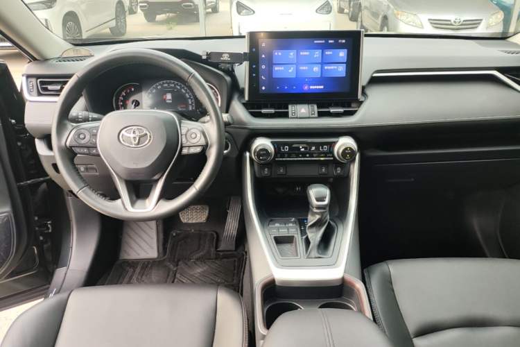 Used Toyota RAV4 2021 2.0L CVT Two-Wheel Drive Fashion PLUS Edition Center Console