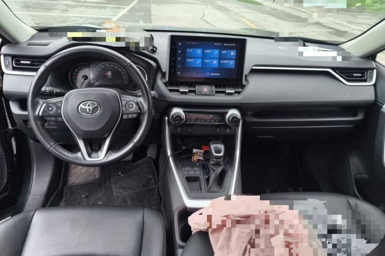 Used Toyota RAV4 2021 2.0L CVT Two-Wheel Drive Fashion PLUS Edition Center Console
