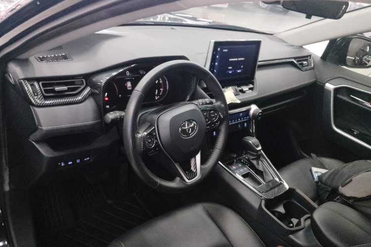 Used Toyota RAV4 2021 2.0L CVT Two-Wheel Drive Fashion PLUS Edition Center Console