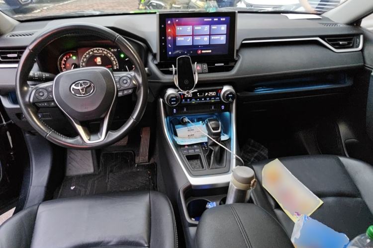 Used Toyota RAV4 2021 2.0L CVT Two-Wheel Drive Fashion PLUS Edition Center Console