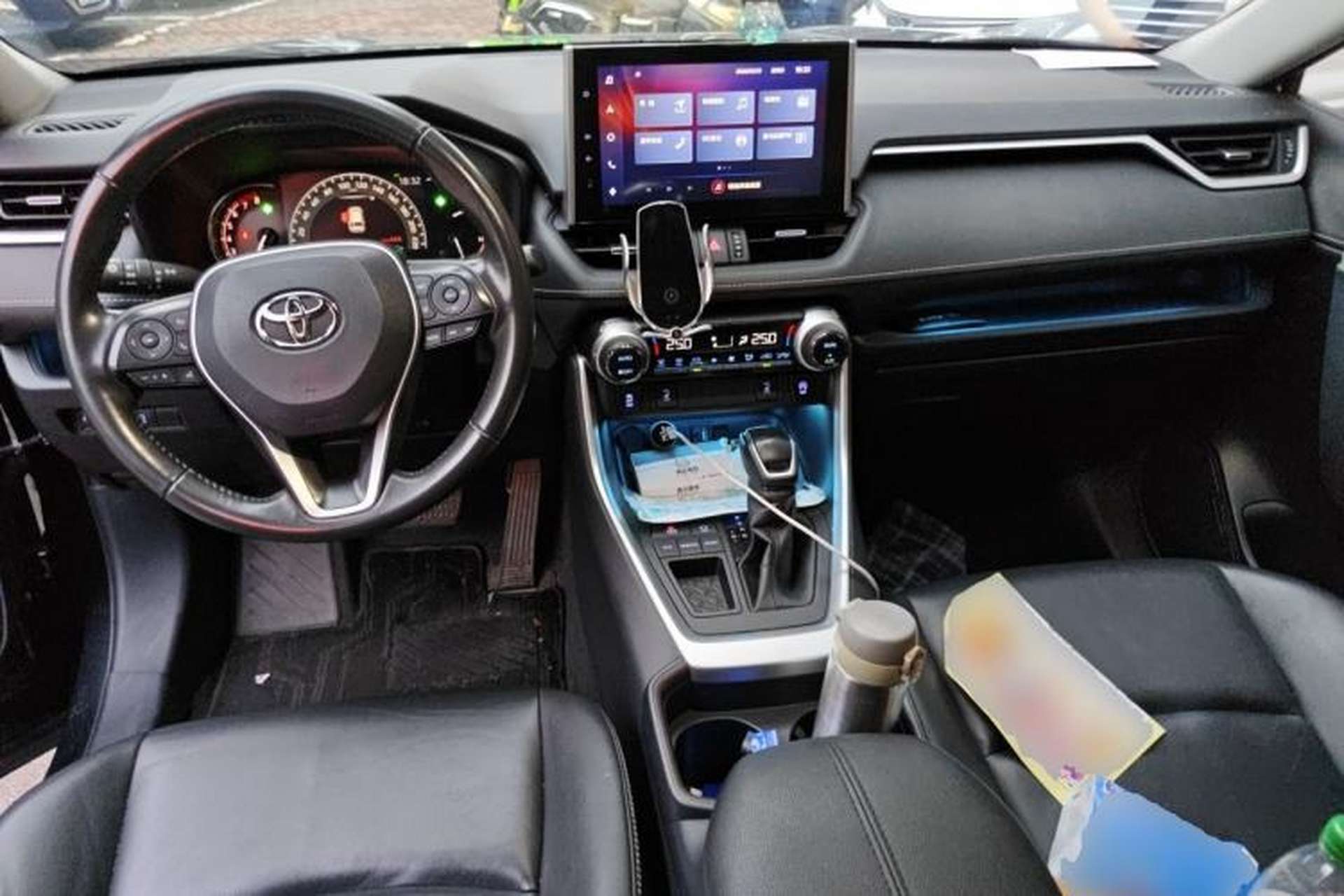 Used Toyota RAV4 2021 2.0L CVT Two-Wheel Drive Fashion PLUS Edition Center Console
