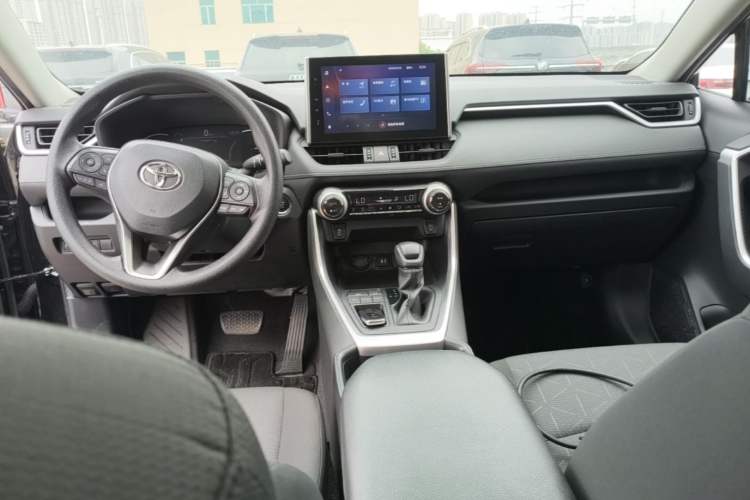 Used Toyota RAV4 2021 2.0L CVT Two-Wheel Drive Fashion Edition Center Console