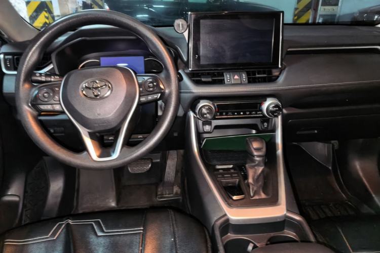 Used Toyota RAV4 2021 2.0L CVT 4x4 Trend Edition Center Console