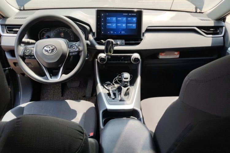 Used Toyota RAV4 2021 Dual-Engine 2.5L E-CVT Two-Wheel Drive Elite Edition Center Console