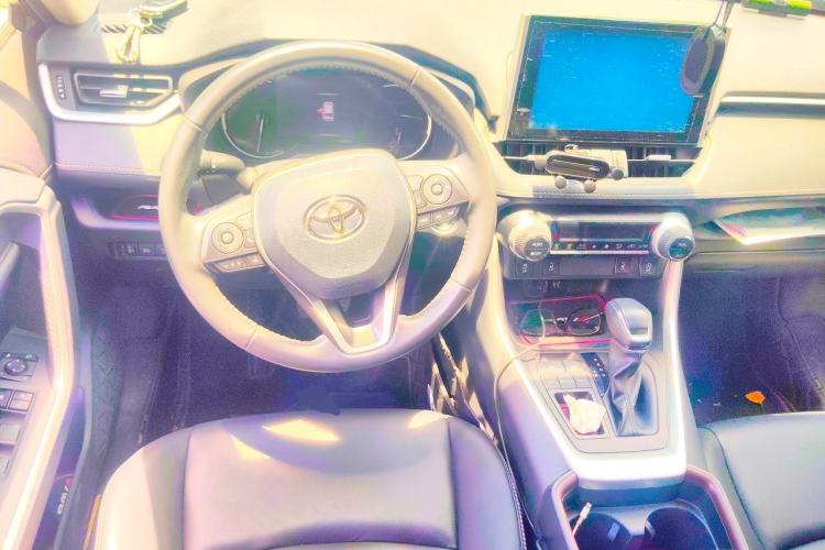 Used Toyota RAV4 2021 2.0L CVT Two-Wheel Drive Fashion PLUS Edition Center Console
