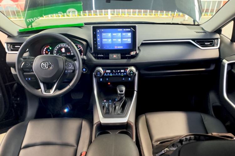 Used Toyota RAV4 2021 2.0L CVT Two-Wheel Drive Fashion PLUS Edition Center Console