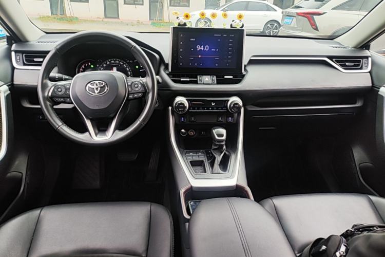 Used Toyota RAV4 2021 2.0L CVT Two-Wheel Drive Fashion PLUS Edition Center Console