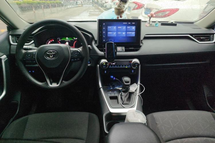 Used Toyota RAV4 2021 2.0L CVT Two-Wheel Drive Fashion Edition Center Console
