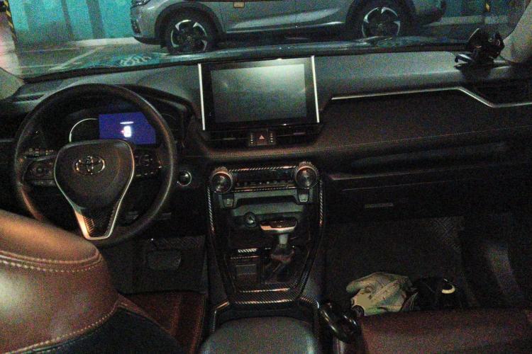 Used Toyota RAV4 2021 2.0L CVT Two-Wheel Drive Fashion Edition Center Console