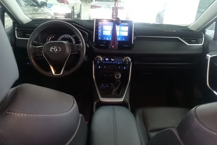 Used Toyota RAV4 2021 2.0L CVT Two-Wheel Drive Fashion PLUS Edition Center Console