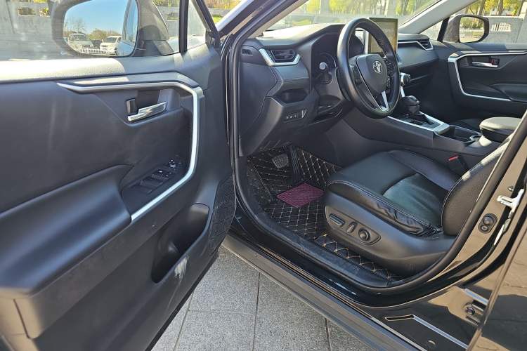 Used Toyota RAV4 2021 Revised Version Dual-Motor Hybrid 2.5L E-CVT Two-Wheel Drive Elite Edition Driver Seat