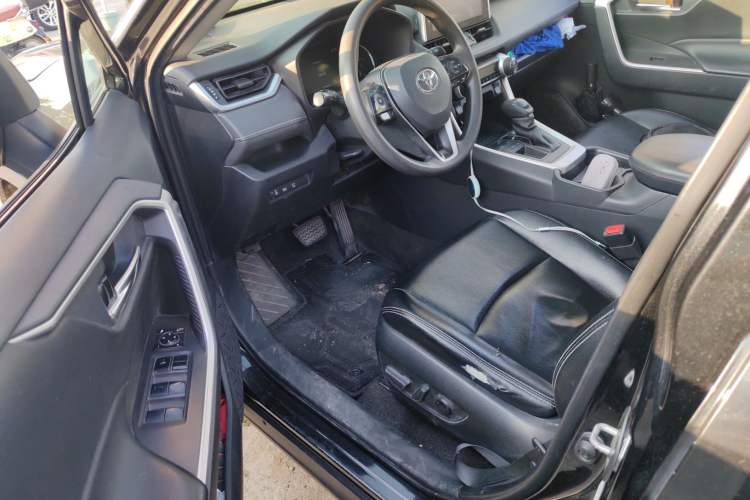 Used Toyota RAV4 2021 2.0L CVT Two-Wheel Drive Fashion Edition Driver Seat