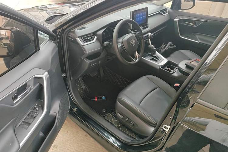 Used Toyota RAV4 2021 2.0L CVT Two-Wheel Drive Fashion Edition Driver Seat