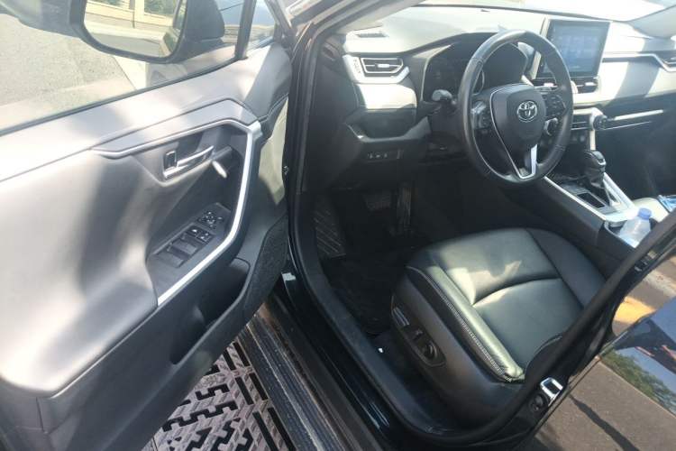 Used Toyota RAV4 2021 2.0L CVT Two-Wheel Drive Fashion PLUS Edition Driver Seat