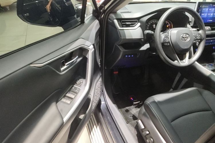 Used Toyota RAV4 2021 2.0L CVT Two-Wheel Drive Fashion Edition Driver Seat