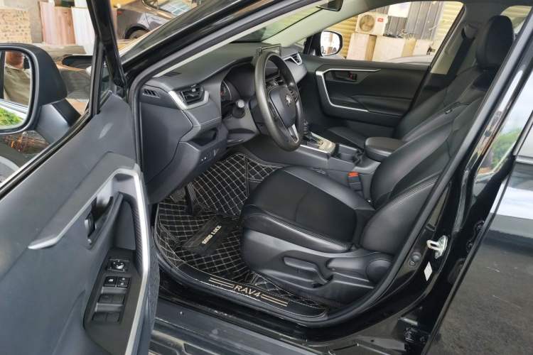 Used Toyota RAV4 2021 2.0L CVT Two-Wheel Drive Urban Edition Driver Seat