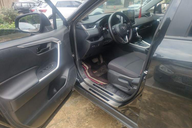 Used Toyota RAV4 2021 2.0L CVT Two-Wheel Drive Urban Edition Driver Seat