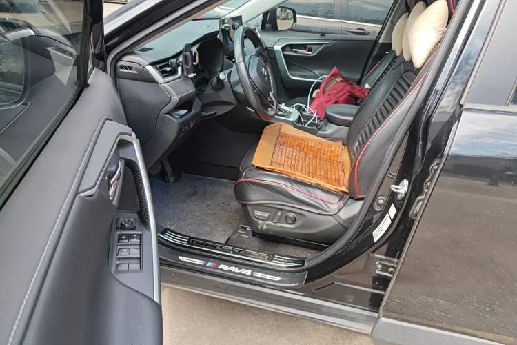 Used Toyota RAV4 2021 2.0L CVT Two-Wheel Drive Fashion Edition Driver Seat