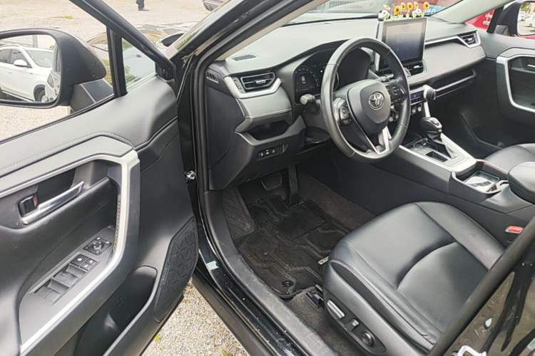 Used Toyota RAV4 2021 2.0L CVT Two-Wheel Drive Fashion PLUS Edition Driver Seat