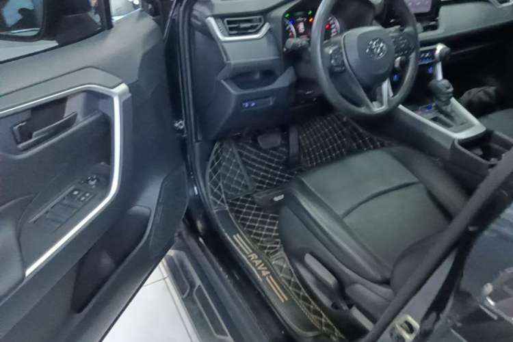 Used Toyota RAV4 2021 2.0L CVT Two-Wheel Drive Urban Edition Driver Seat