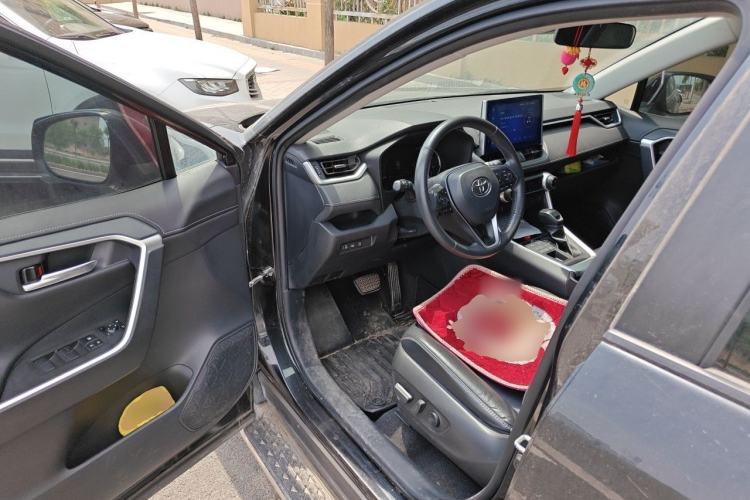 Used Toyota RAV4 2021 2.0L CVT 4x4 Style PLUS Edition Driver Seat