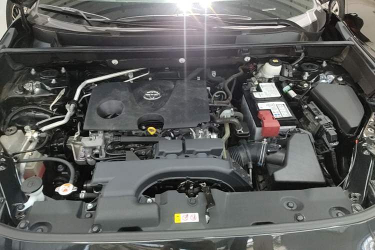Used Toyota RAV4 2021 2.0L CVT Two-Wheel Drive Fashion Edition Engine Bay