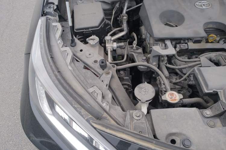 Used Toyota RAV4 2021 2.0L CVT Two-Wheel Drive Fashion PLUS Edition Engine Bay Right