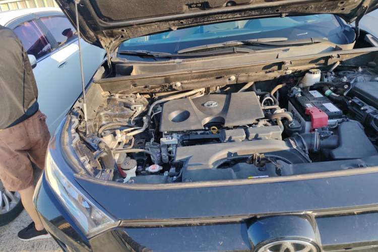Used Toyota RAV4 2021 2.0L CVT Two-Wheel Drive Fashion Edition Engine Bay Right