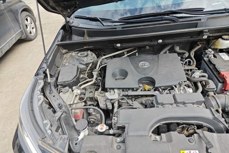 Used Toyota RAV4 2021 2.0L CVT Two-Wheel Drive Fashion Edition Engine Bay Right
