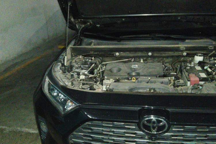 Used Toyota RAV4 2021 2.0L CVT Two-Wheel Drive Fashion Edition Engine Bay Right