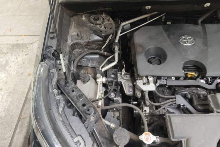 Used Toyota RAV4 2021 2.0L CVT Two-Wheel Drive Fashion Edition Engine Bay Right
